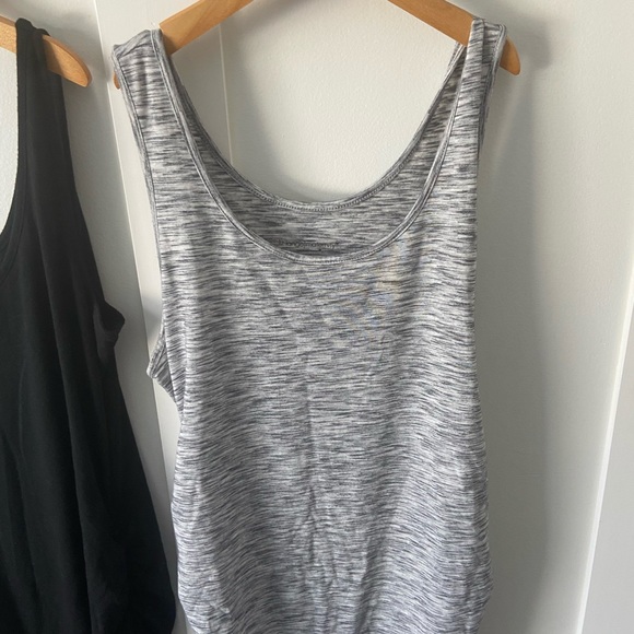 Liz Lange and Old Navy Maternity Ruched Dresses - Picture 5 of 8